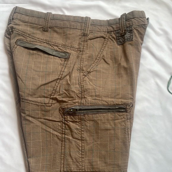GUESS CARGO SHORTS - Picture 7 of 15